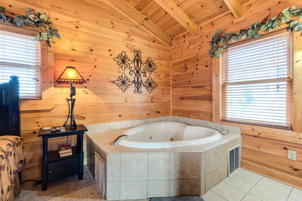 Serenity Peak Villa Pigeon Forge Bagian luar foto