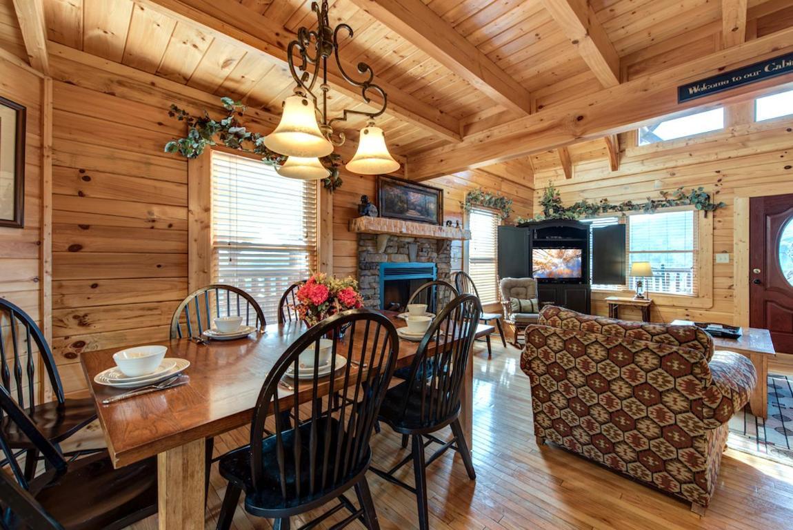 Serenity Peak Villa Pigeon Forge Bagian luar foto