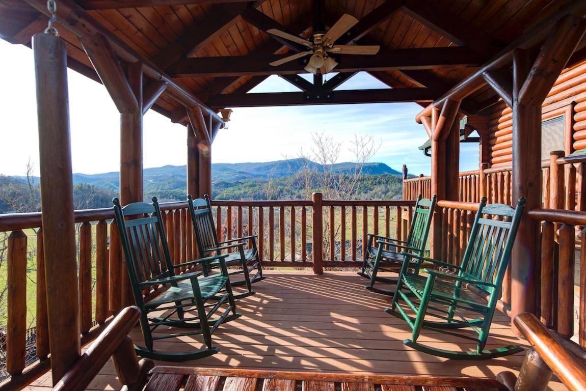 Serenity Peak Villa Pigeon Forge Bagian luar foto