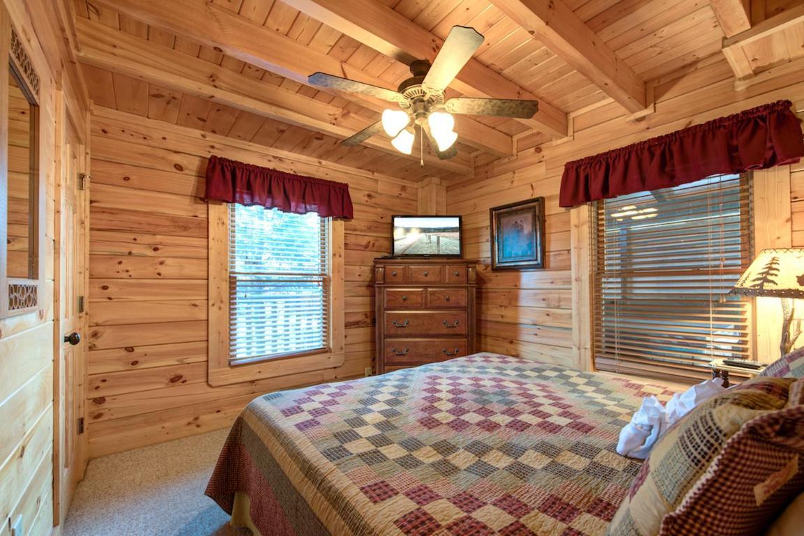 Serenity Peak Villa Pigeon Forge Bagian luar foto